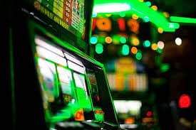 Panel fitur live casino api33 berwarna hijau
